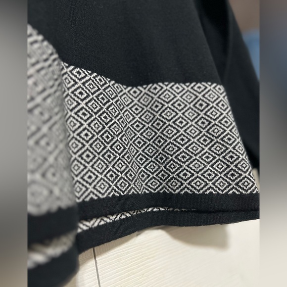 NWT Petite XL Sweater with Scarf Black White - Picture 5 of 5